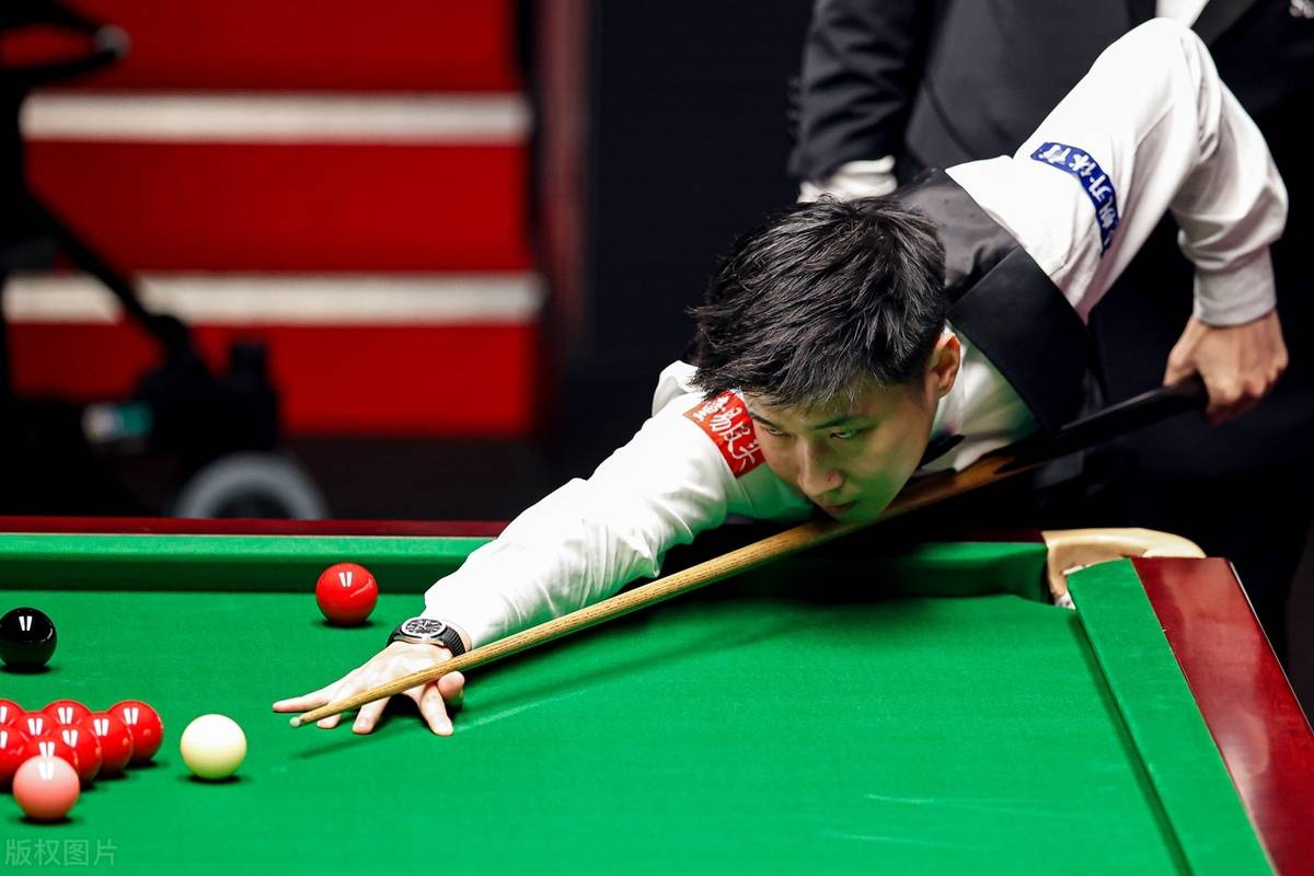 和后防线的 和后防线的